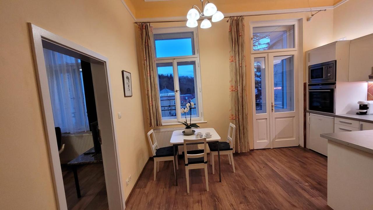 Apartman U Kolonady มาเรียอานซเกลาซนี ภายนอก รูปภาพ
